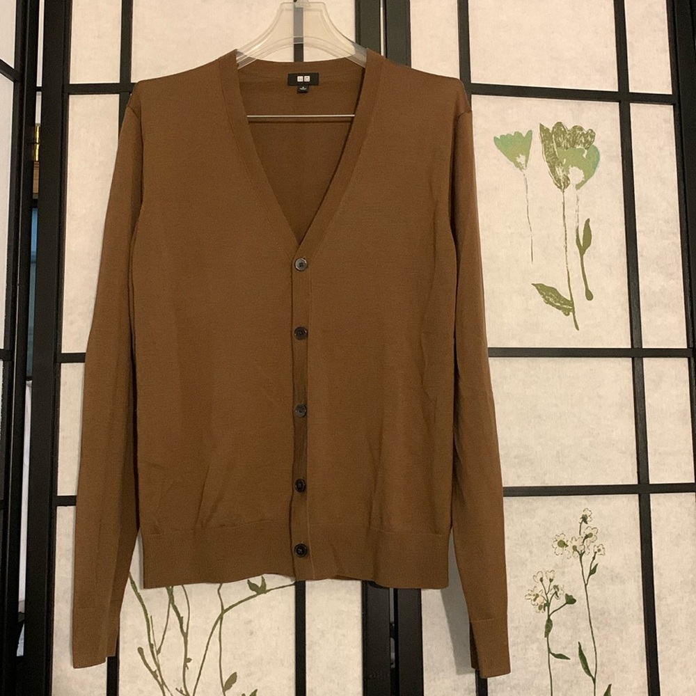EUC, Uniqlo 100% wool V-Neck button down Long-Sleeve Sweater